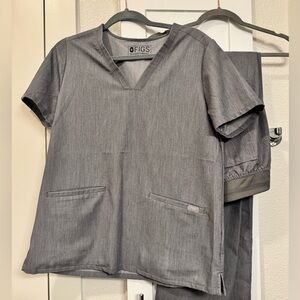 FIGS Scrubs Set – Casma Top + Livingston Tall Bottoms (Medium) – Graphite